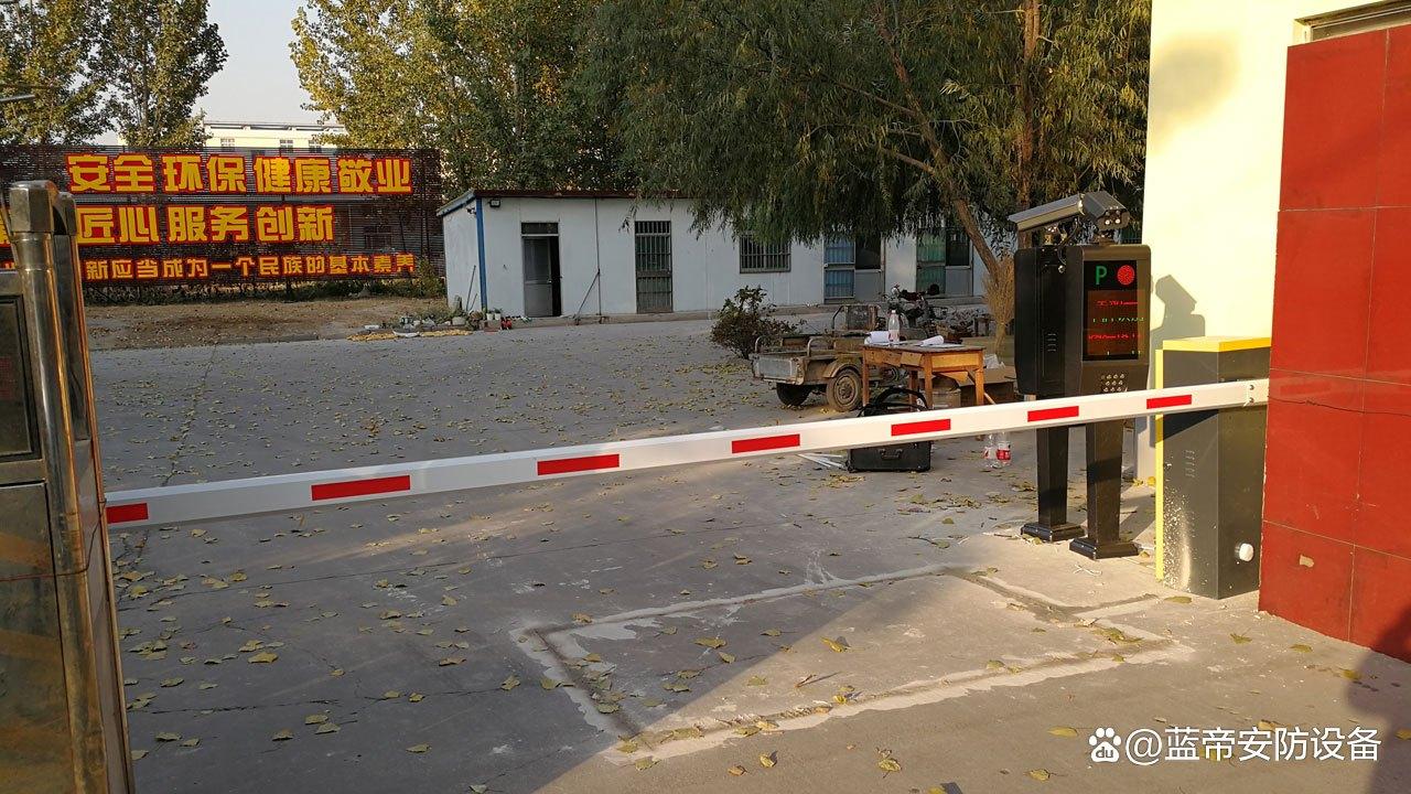 马鞍山的小区门禁道闸起落杆